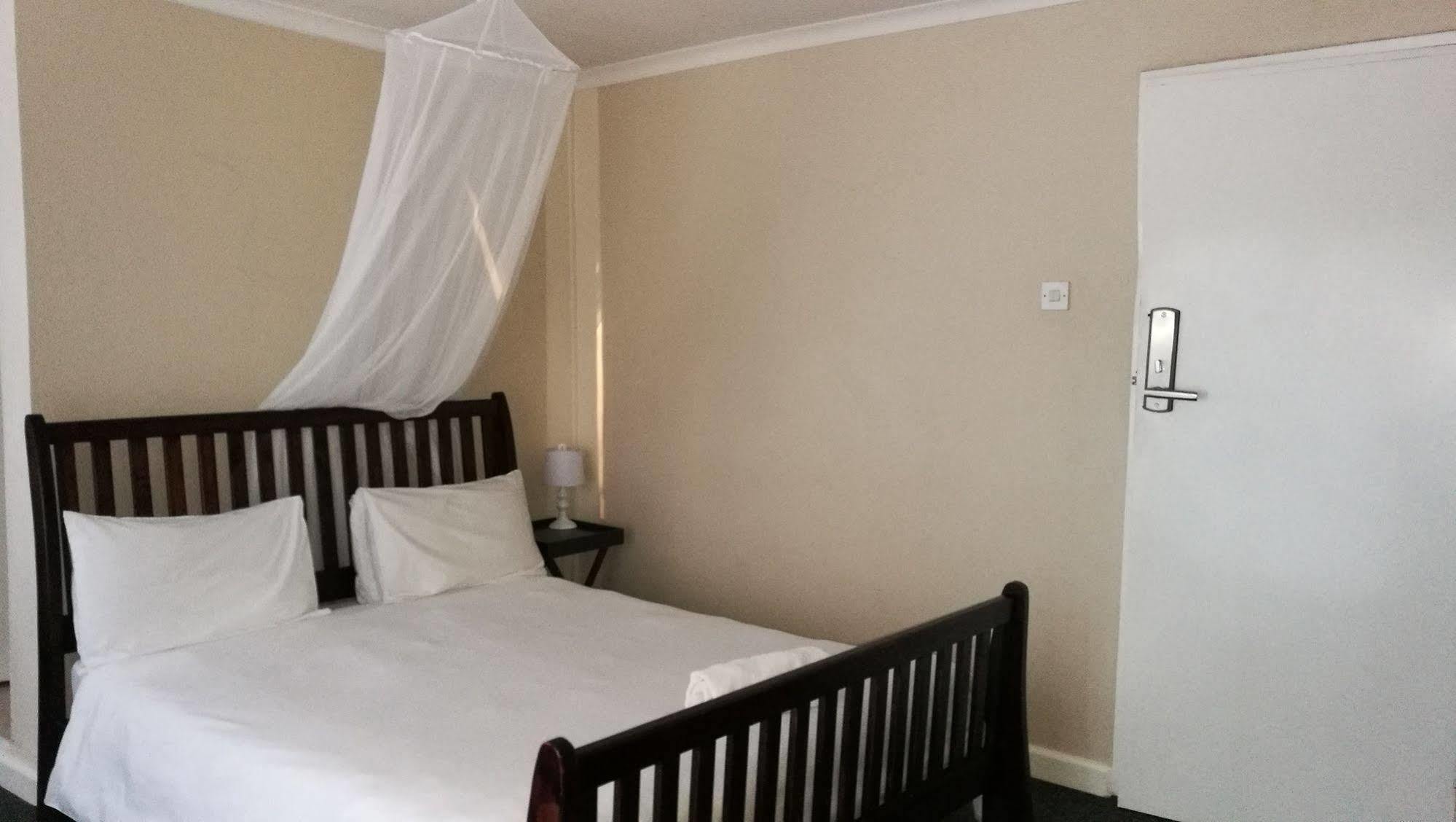 Lepatino Bed & Breakfast Livingstone Bagian luar foto