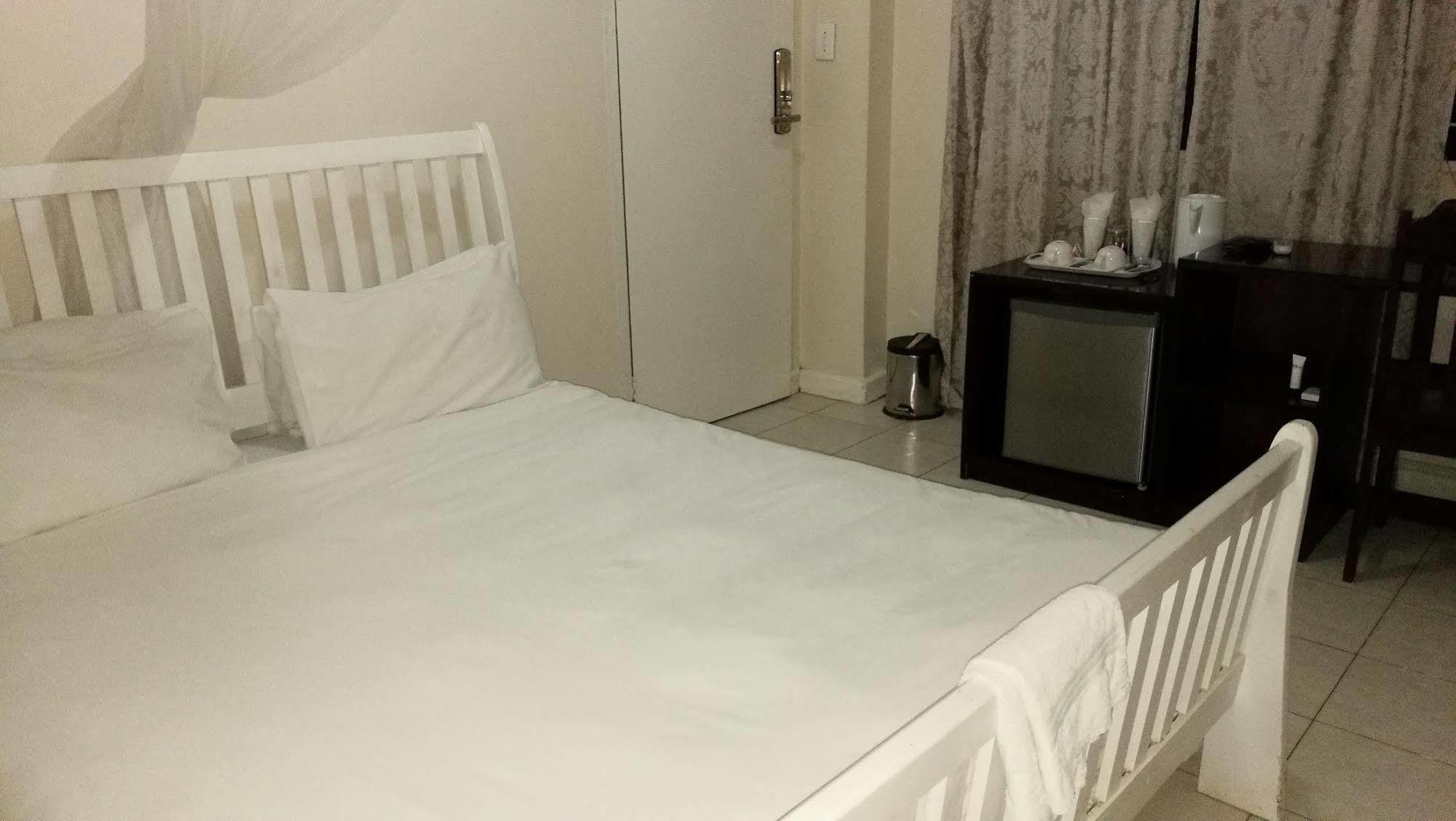 Lepatino Bed & Breakfast Livingstone Bagian luar foto