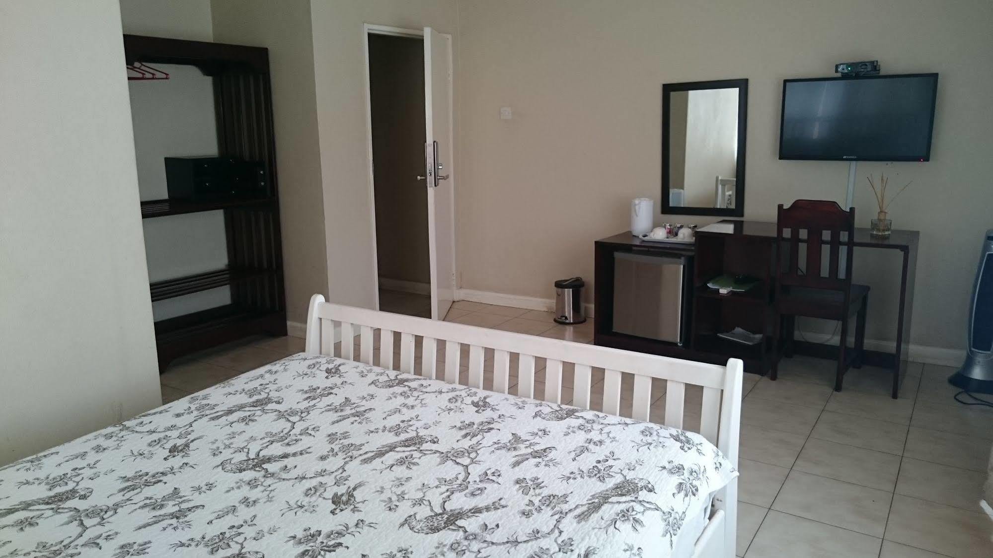 Lepatino Bed & Breakfast Livingstone Bagian luar foto