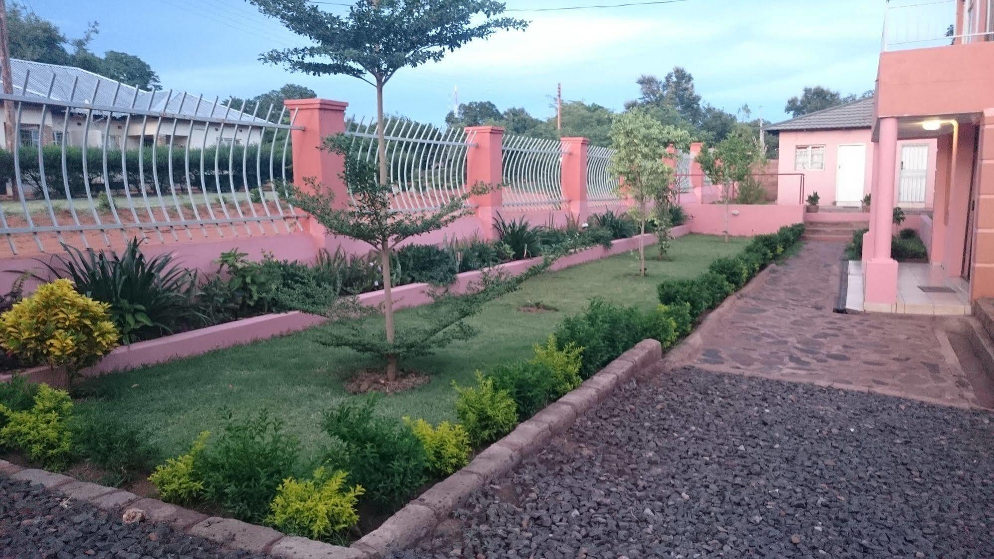 Lepatino Bed & Breakfast Livingstone Bagian luar foto